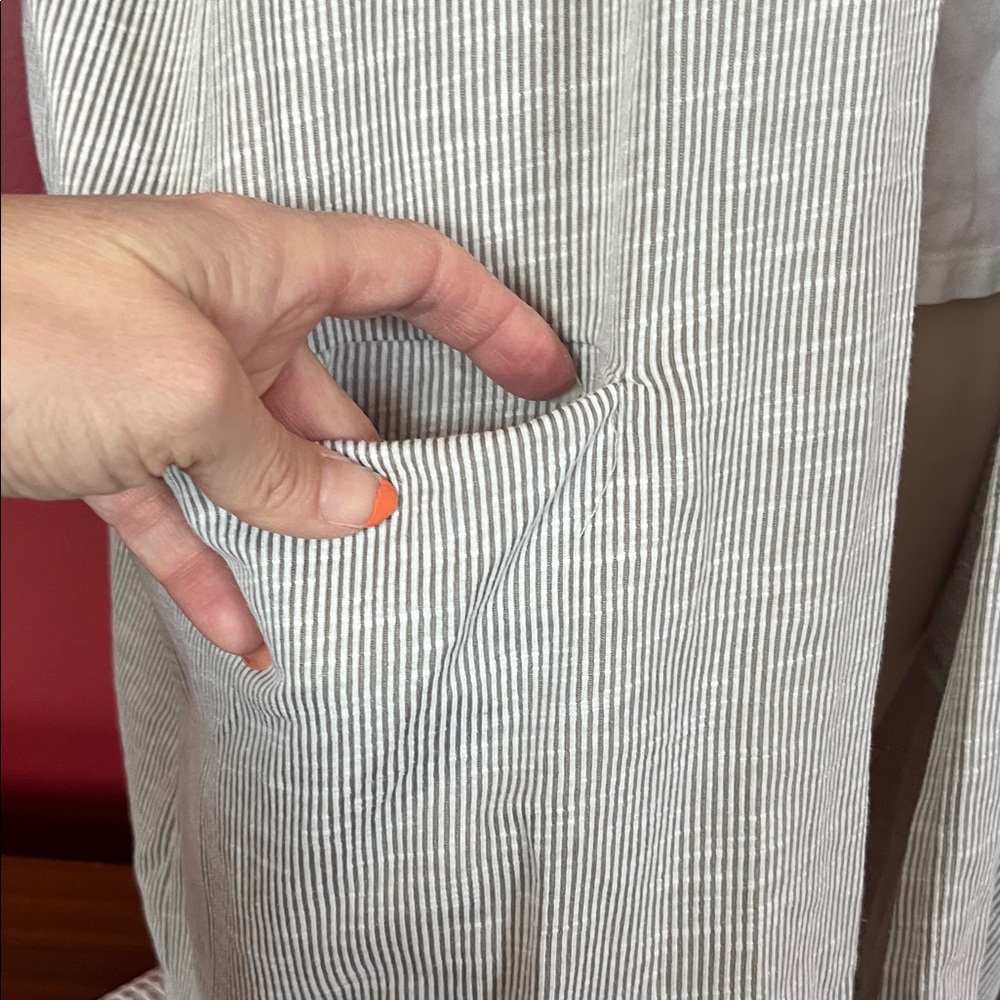 Like new DONNI Light Gray striped Women's Cardigan - Picture 5 of 10